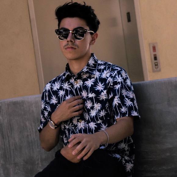 Meet your Posher, Stephen - Picture 1 of 1